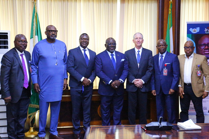 Delta Governor, Rt. Hon. Sheriff Oborevwori (middle); Managing Director Chevron, Mr. Rick Kennedy (3rd right), Secretary to State Government, Dr Kingsley Emu (2nd left) and other Management staff of Chevron shortly after a courtesy call on the Governor in Asaba on Tuesday, August 22, 2023. (PIX: SAMUEL JIBUNOR)