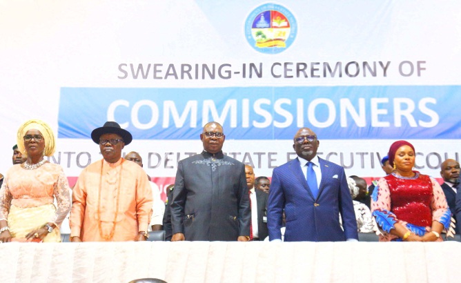 Delta Governor, Rt. Hon. Sheriff Oborevwori (2nd right); his wife, Deaconess Tobore Oborevwori (right), his Deputy, Sir. Monday Onyeme (middle) with former Governor of the State, Dr. Emmanuel Uduaghan (2nd left) and his wife, Deaconess Roli Uduaghan during the swearing-in of Commissioners by the Governor in Asaba on Tuesday, August 22, 2023. (PIX: SAMUEL JIBUNOR).