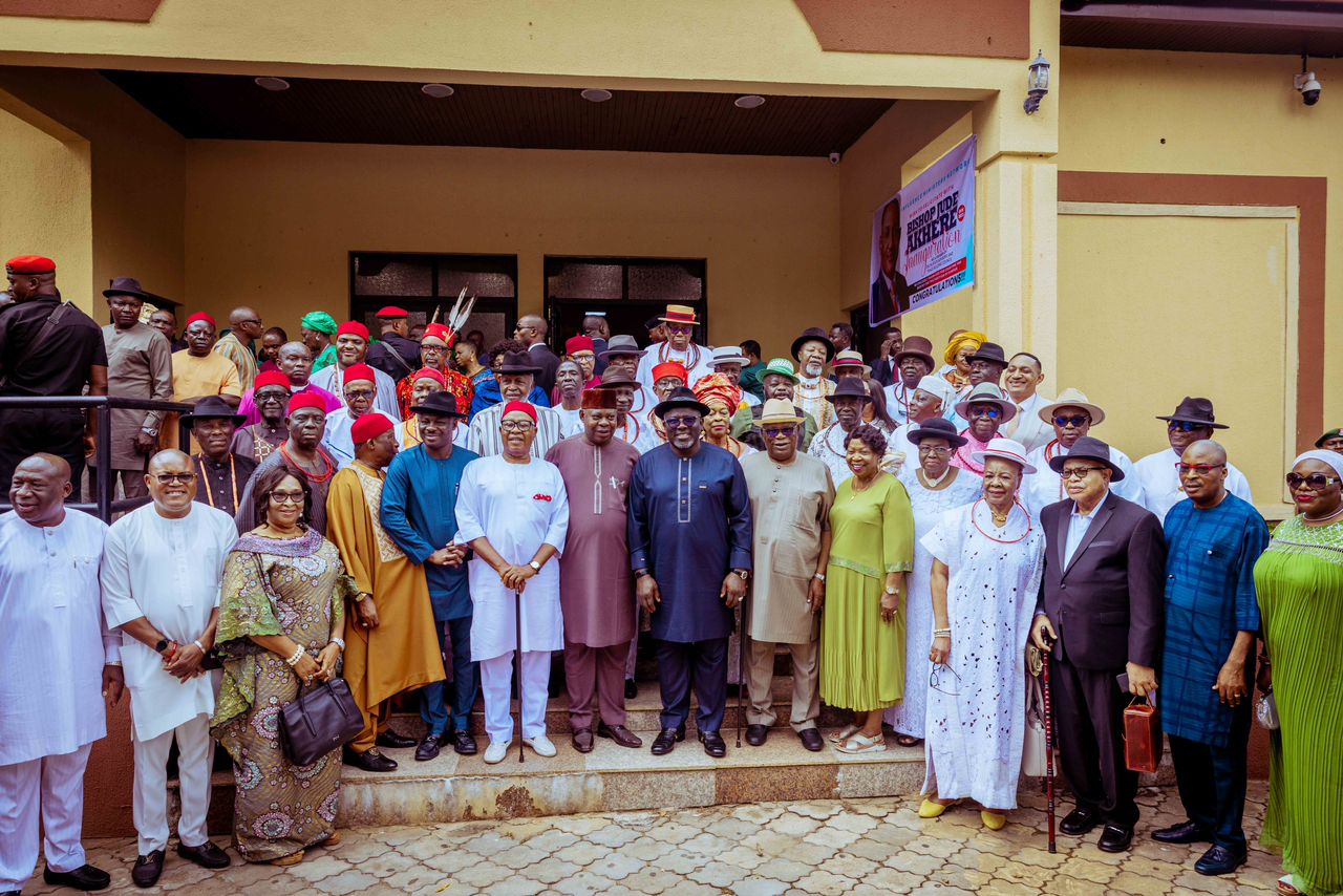 Delta Governor, Rt Hon. Sheriff Oborevwori (7th right), his Deputy, Sir Monday Onyeme (7th left), the Speaker of the State House of Assembly, Rt Hon Emomotimi Guwor ( (5thleft), the Chairman, Delta State Advisory and Peace Building Council, Prof Sam Oyovbaire (7th right), few top government officials, and other members of the Council shortly after their inauguration in Government House, Asaba on Tuesday, October 10, 2023.