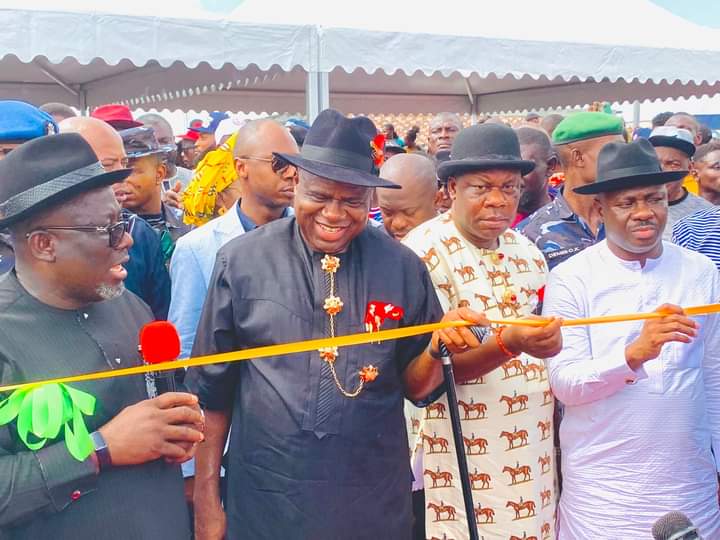 Delta Governor Rt Hon Sheriff Oborevwori (2nd left), supported by his Bayelsa State counterpart, Senator Douye Diri (3rd right) as he cuts tape to inaugurate Agilobi Street, Agudama Epie Road in Yenegoa, Bayelsa State on Saturday, October 7, 2023, Others are the Senator representing Bayelsa central, Senator Konbowei Benson (left), the Speaker, Delta State House of Assembly, Rt Hon Emomotimi Guwor (right), and others.