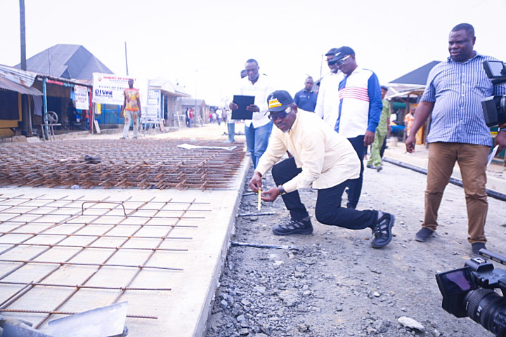Commissioner for Works (Highways and Urban Roads)Comrade Reuben Izeze (left) ascertaining the measurement of the Road while the Chief Press Secretary to Delta Governor, Sir. Festus Ahon (3rd right), Director of Urban Roads Ministry of Works, Engr. Chuks Akpotowho (2nd right), Engr. Sinibuen Rume (right) and others watch during an Inspection of Palace Road Otowodo and Okogbe Road Ughelli under construction by the Commissioner on Friday, December 8, 2023