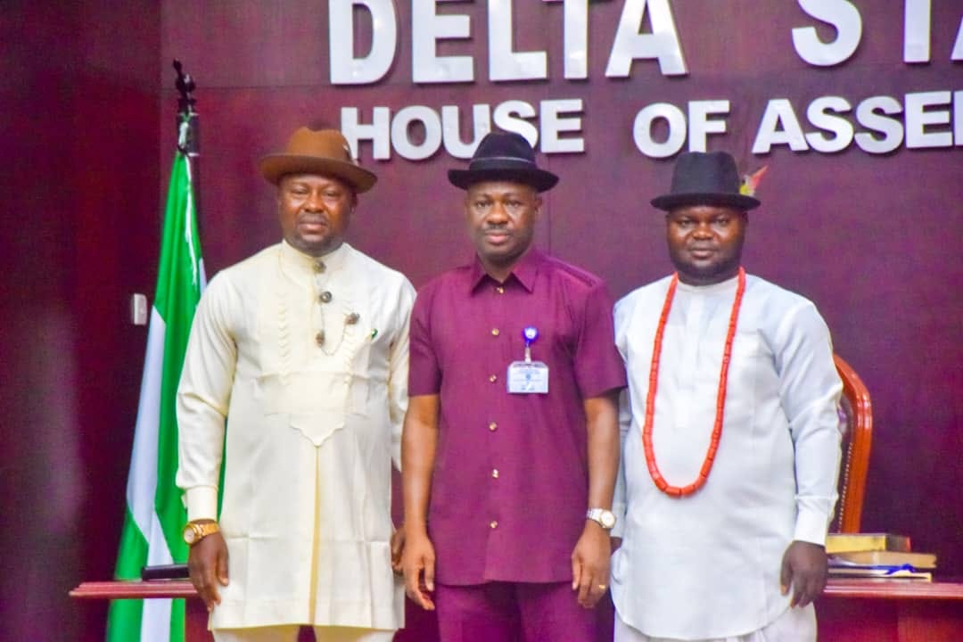 Delta Speaker, Rt. Hon. Emomotimi Guwor flanked by Members representing Burutu 1 and Ethiope West State Constituencies, Hon Anthony Alapala and Hon Blessing Achoja after their swearing-in as Lawmakers having won their rerun elections.