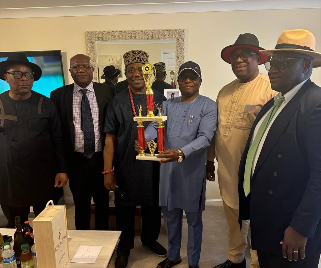 Director-General Team Siakpere for Oborevwori, Mr. John Ewhubare Siakpere in group photograph with Diasporan Appointees