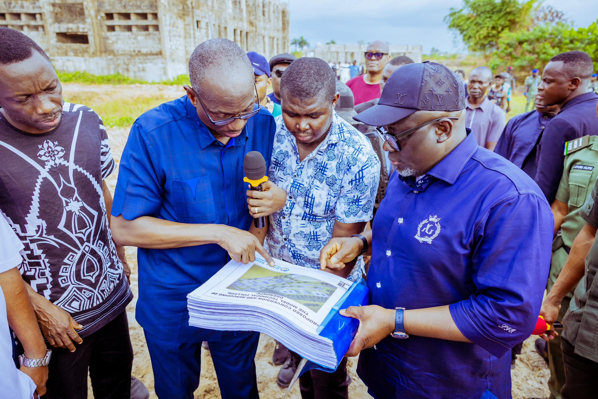 Delta Governor, Rt. Hon. Sheriff Oborevwori (right) taking a look at the structural drawing for the proposed Faculty of Management Sciences of Delta State University of Science and Technology, Ozoro, Orerokpe Campus on Wednesday, March 6, 2024. With him are the project consultant, Arch Kester Ifeadi (2nd left) and Others.