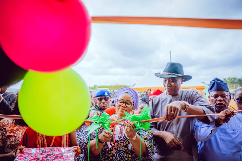 Deaconess Tobore Oborevwori cutting the tape of the Chapel at Isoko North Local Government Secretariat inaugurated by her on Wednesday, March 6, 2024