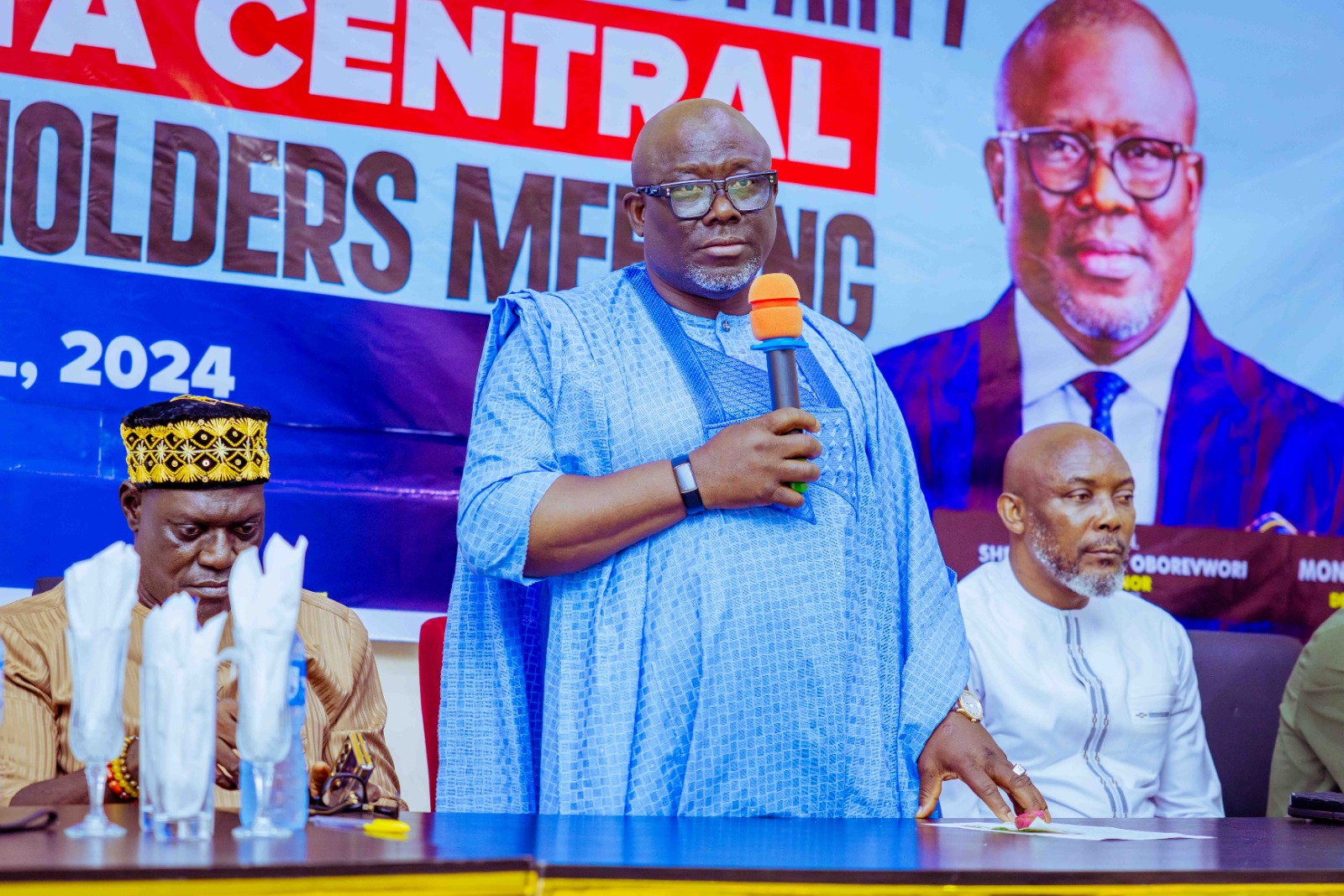 Delta Governor, Rt Hon Sheriff Oborevwori (middle) flanked by Chairman, PDP, Delta State, Barr Kingsley Esiso (left) and the Deputy Speaker, Delta State House of Assembly, Rt Hon Arthur Akpowowo (left) making a remark during the Party’s Delta Central stakeholders meeting held in Osubi, Okpe LGA on Sunday, April 28, 2024