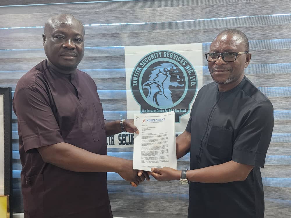 Steve Omanufeme, MD/ Editor-in-Chief Independent Newspapers presenting the nomination letter for the Independent Security Company of the year 2024 to Dr. Paul Bebenimibo on behalf of TANTITA Security Services Nigeria Limited.