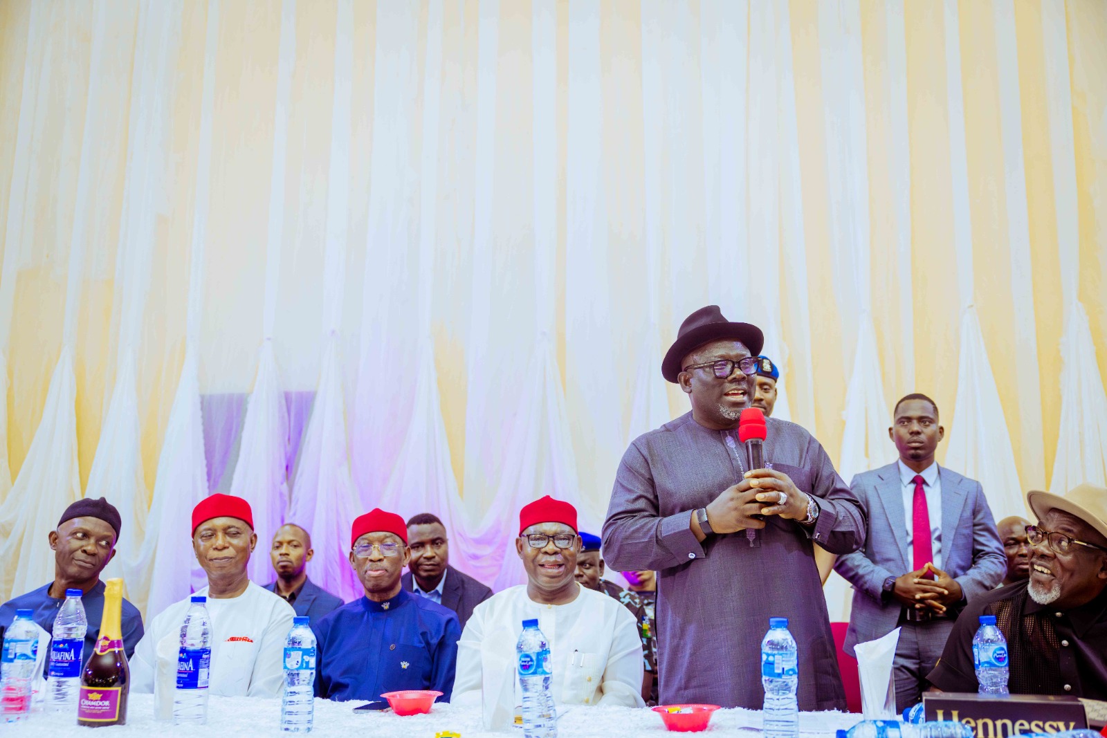 Delta Governor, Rt Hon Sheriff Oborevwori making a remark during PDP, Delta North stakeholders meeting in Asaba on Friday. With him are his Deputy, Sir Monday Onyeme ( 4th left) , his predecessor, Senator Ifeanyi Okowa ( 3rd left), Senator representing Delta North, Senator Ned Nwoko, (2nd left) and member representing Ika Federal Constituency, Hon Victor Nwokolo ( left). On the right is Vice Chairman, PDP, Delta North, Elder Moses Iduh.