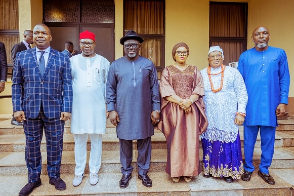 Delta Governor, Rt. Hon Sheriff Oborevwori (3rd left), his Wife, Deaconess Tobore Oborevwori (3rd right), his Deputy, Sir Monday Onyeme (2nd left), Deputy Speaker, Delta State House of Assembly, Rt Hon Arthur Akpowowo (left), with the newly inaugurated Chairman and a Director- General of the Board of Delta State Investment and Development Agency (DIDA) Chief Lucky Oghene-Omoru and Hon. Anthony Elekeokwuri in Asaba on Friday.