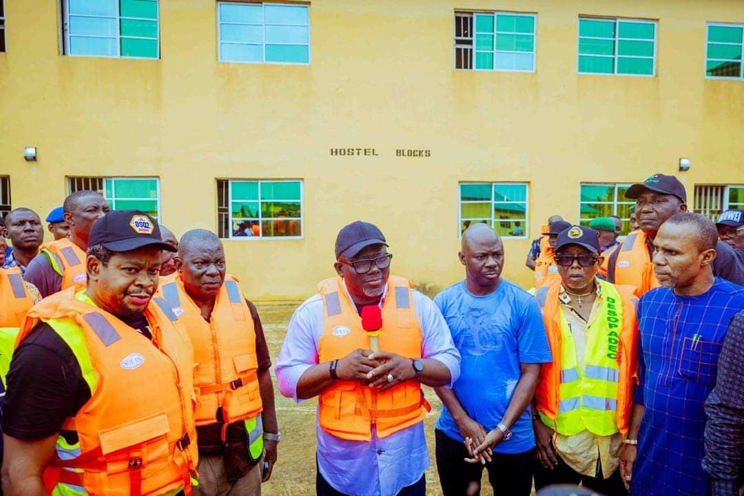 Delta Governor, Rt. Hon Sheriff Oborevwori (3rd left), answering questions from journalists shortly after inspecting Ogulagha Model Secondary School in Brurutu Local Government Area on Friday. He is flanked by the Speaker of the State House of Assembly, Rt Hon Emomotimi Guwor (3rd right), the Managing Director, DESOPADEC, Chief Festus Ochonogor (2nd left), the Executive Director (Projects), DESOPADEC, Hon. Talib Tebite (2nd right), Chief Favour Ezoukumor (right), and the Executive Director, Finance and Admin, DESOPADEC, Chief Kome Okpobor on Friday, May 3, 2024.