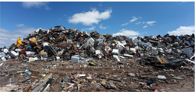 E-Waste Scrapyard (Copyright: Image by vkingxl from Pixabay)