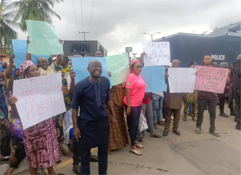 lagos-apc-protest-ojelabi-removal.jpg