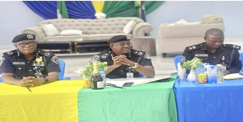 Deputy Commissioner of Police, Operations, DCP Olumuyiwa Adejobi, left, flanked by other senior officers of the Command