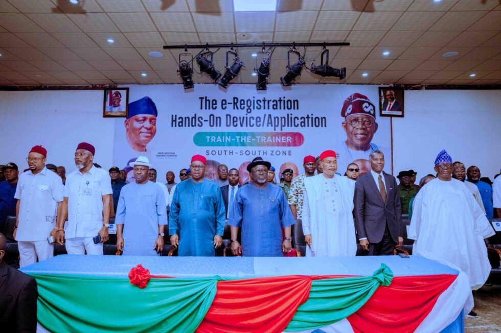 Majority Leader, Delta State House of Assembly, Hon. Emeka Nwaobi, Deputy Speaker, Rt. Hon. Arthur Akpowowo, Speaker of the House, Rt. Hon. Emomotimi Guwor, Deputy Governor, Sir Monday Onyeme, Governor Sheriff Oborevwori of Delta State, APC Deputy Nat'l Chairman (South), Chief Emma Eneukwu, APC Deputy Nat'l Organizing Secretary, Hon. Nze Chidi Duru and the Delta State APC Chairman, Elder Omene Sobotie, during the APC South South Zone e-Registration Hands-On Device/Application Train-the-Trainer Retreat, held at Government House, Asaba on Thursday.