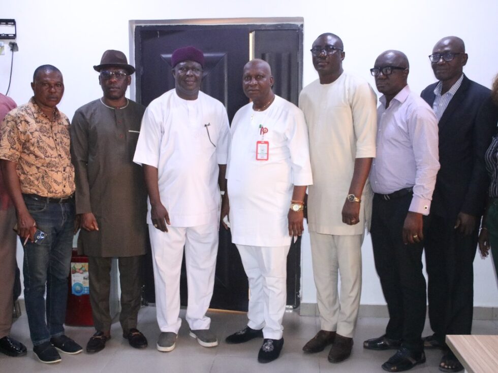 Executive Director of Projects on the DESOPADEC Board, Olorogun Dr. Ebenezer Okorodudu (middle) flanked by a delegation from the Kogi State Oil Producing Areas Development Commission (KOSOPADEC)
