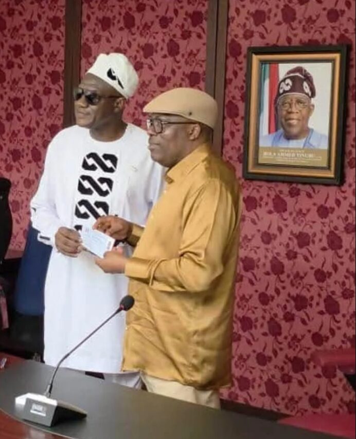 Rivers APC Chairman, Tony Okocha,presenting Governor Siminalayi Fubara of Rivers State with his membership card