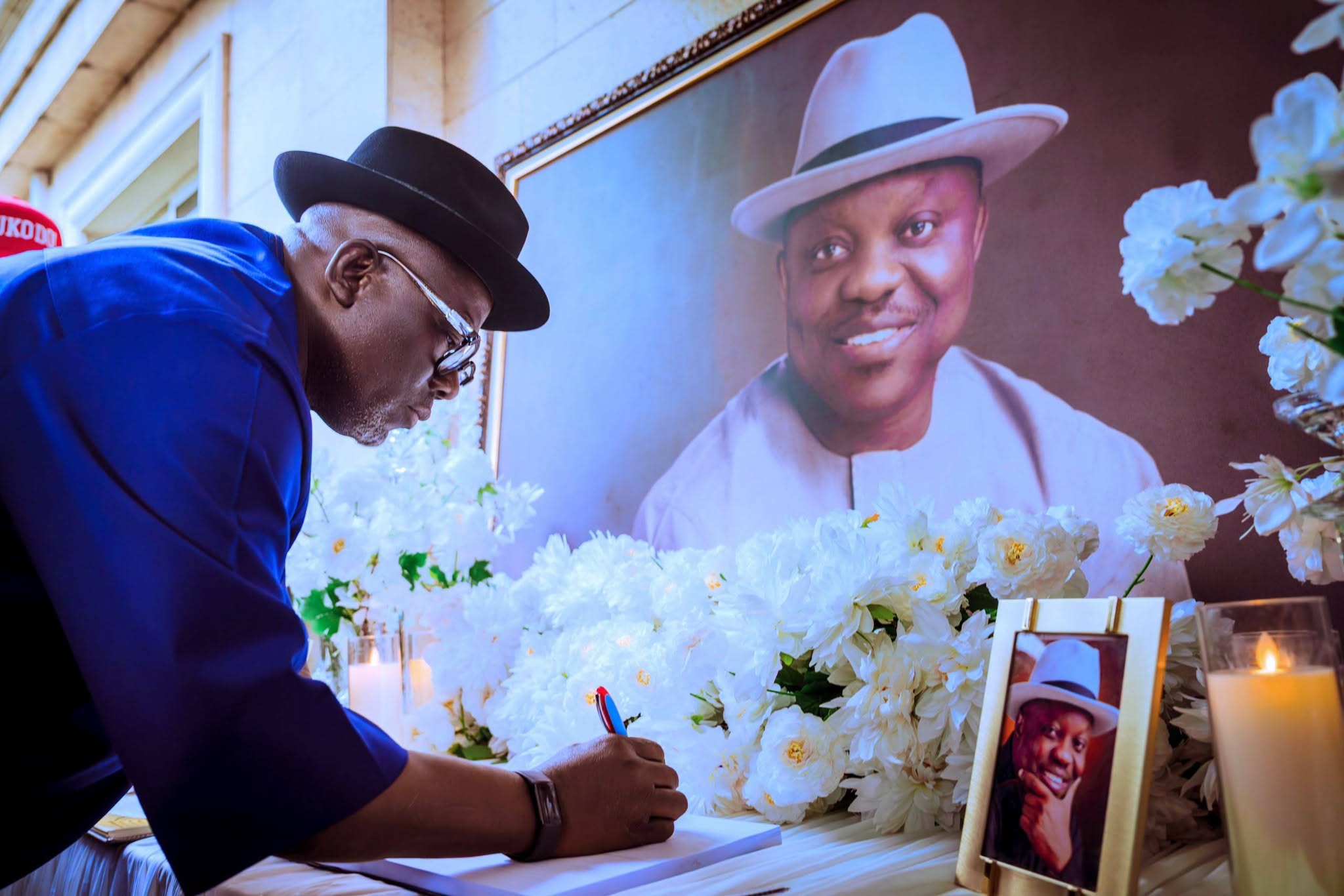 Governor Sheriff Oborevwori signs register during a condolence visit to the family of late former Delta Governor Emmanuel Uduaghan in Warri.