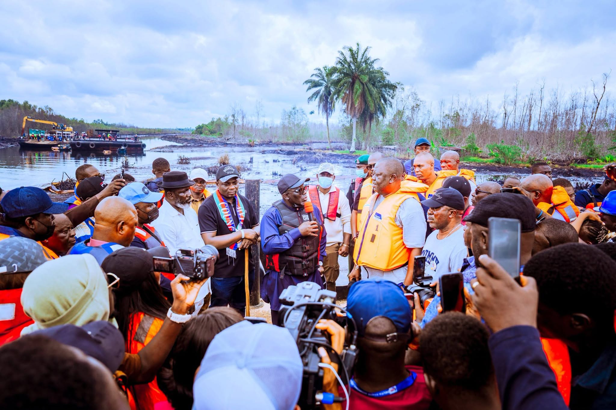 Governor Sheriff Oborevwori speaking at the Trans-Forcados oil spill site in Odidi community Warri South-West LGA.