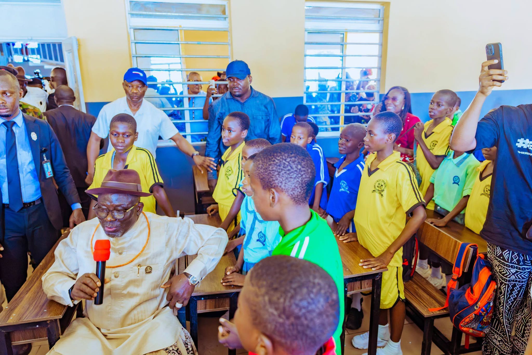 Governor Sheriff Oborevwori with students in a classroom at Model Technical College Oghareki, Ethiope West, just after its inauguration.
